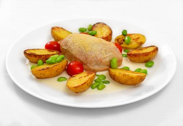 Kureci_prsa_syrova_krusta_pecene_brambory_syrova_omacka_G00631_produkt_2025_013