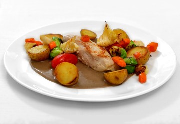 Kureci_steak_hribkova_omacka_mini_brambory_opecena_zelenina_produkt_2025_01